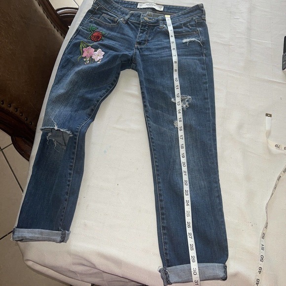 Abercrombie & Fitch Distressed Embroidered Flowers Regular Blue Jeans 25X31 - Picture 10 of 10